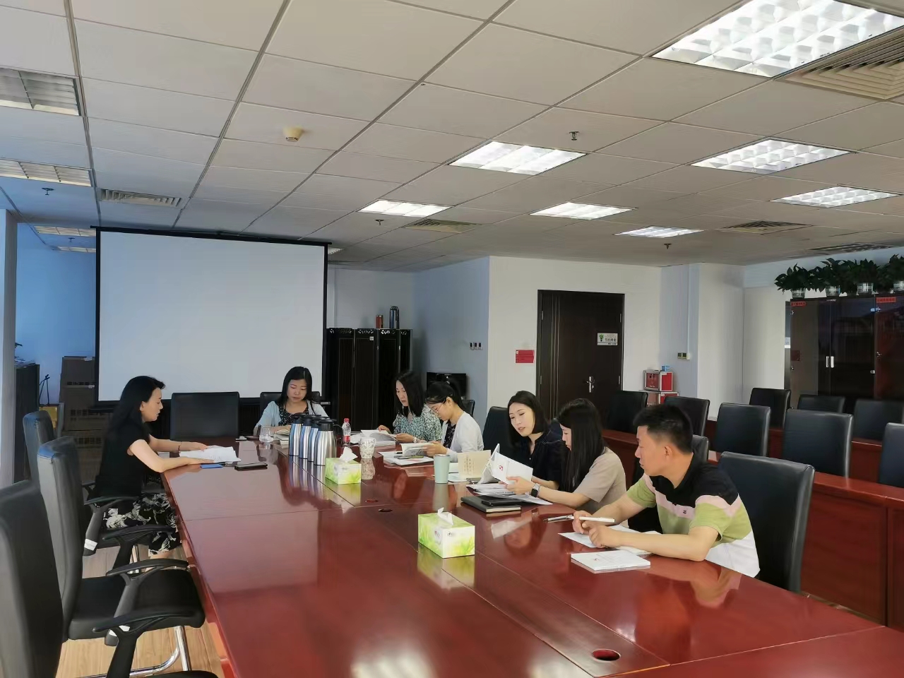 出版产品质检中心青年理论学习小组召开《中国共产党纪律处分条例》学习交流研讨会